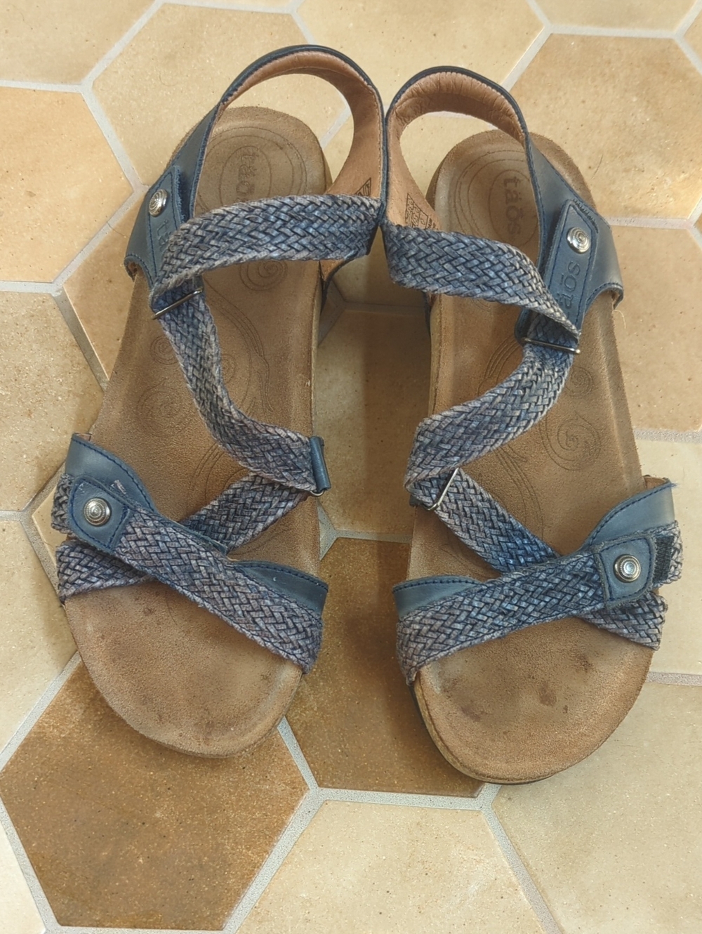 Taos Footwear Sz 9-9.5 Women's Navy Braided Strap Sandals